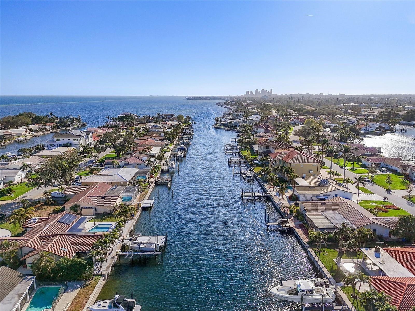 Listing photo id 1 for 1984 Kansas Avenue Ne