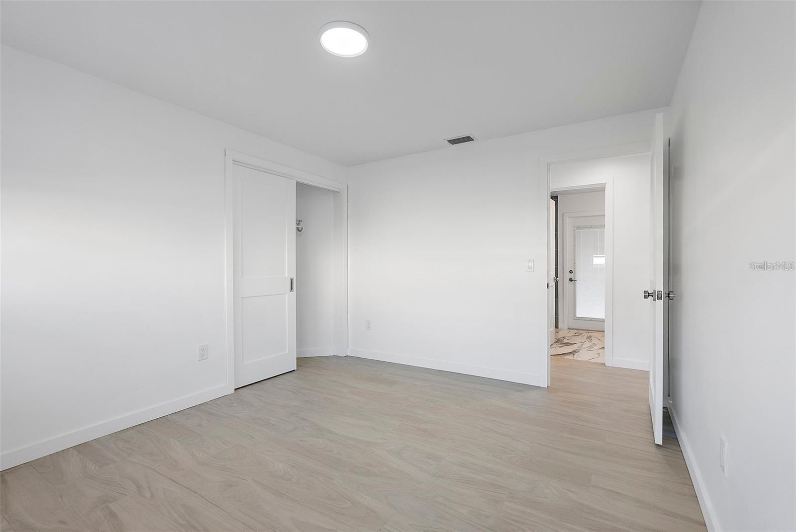 Listing photo id 30 for 1984 Kansas Avenue Ne