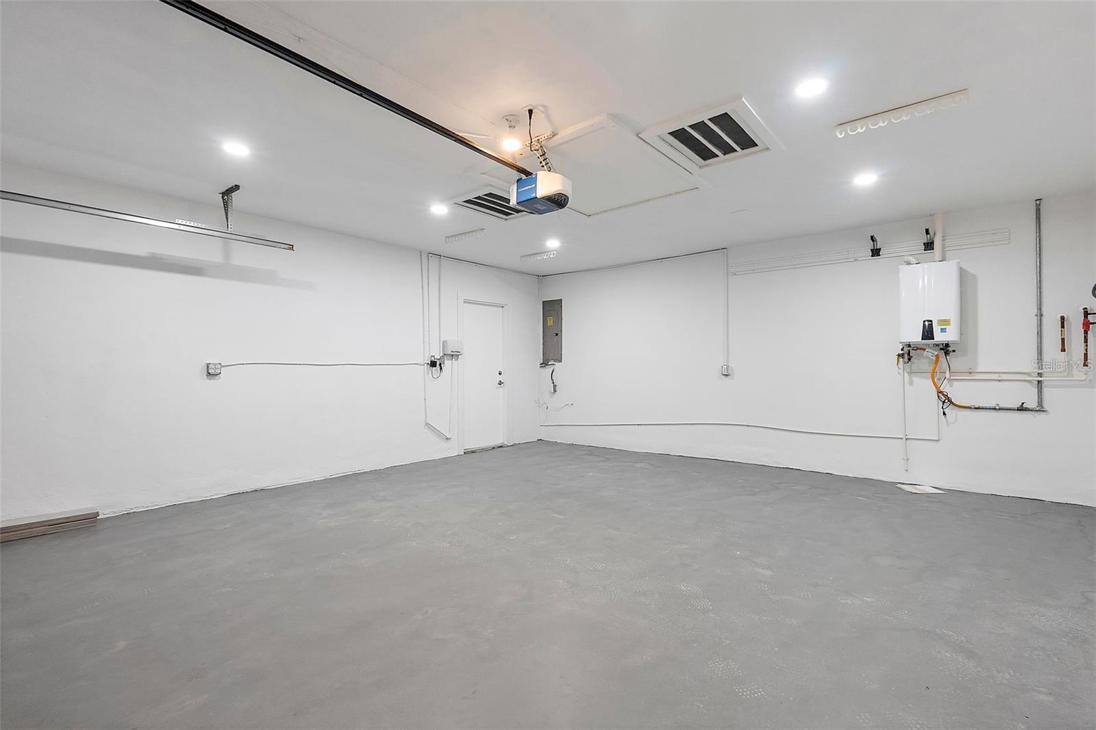 Listing photo id 32 for 1984 Kansas Avenue Ne