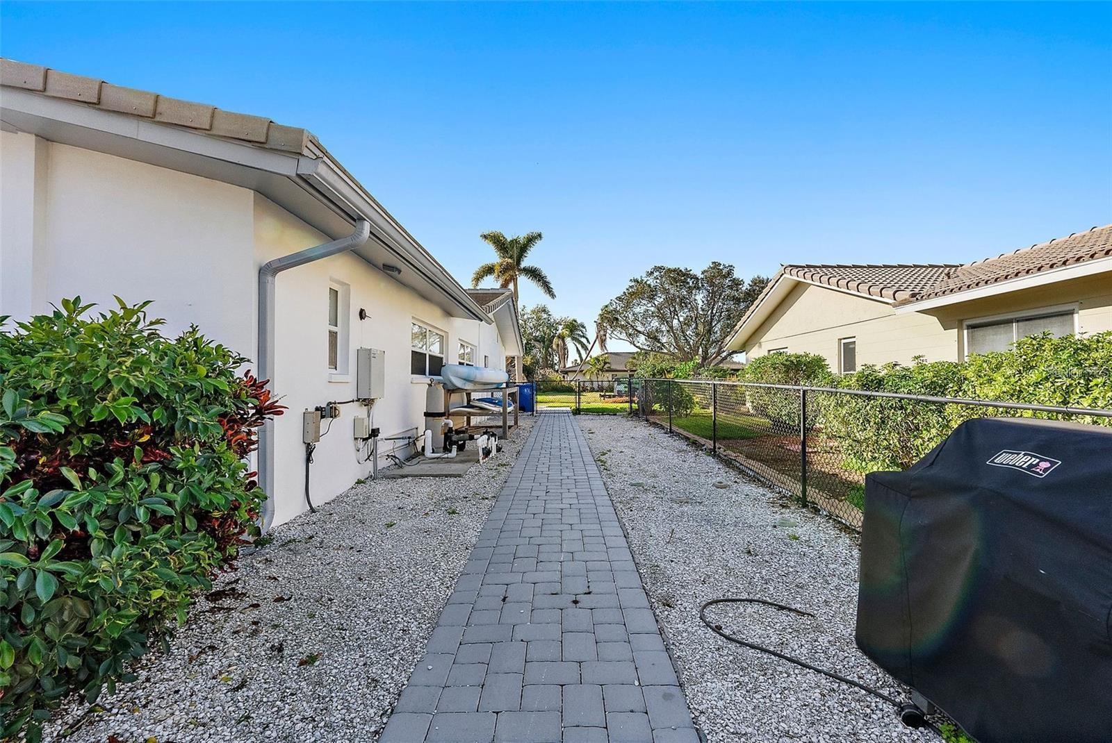 Listing photo id 36 for 1984 Kansas Avenue Ne