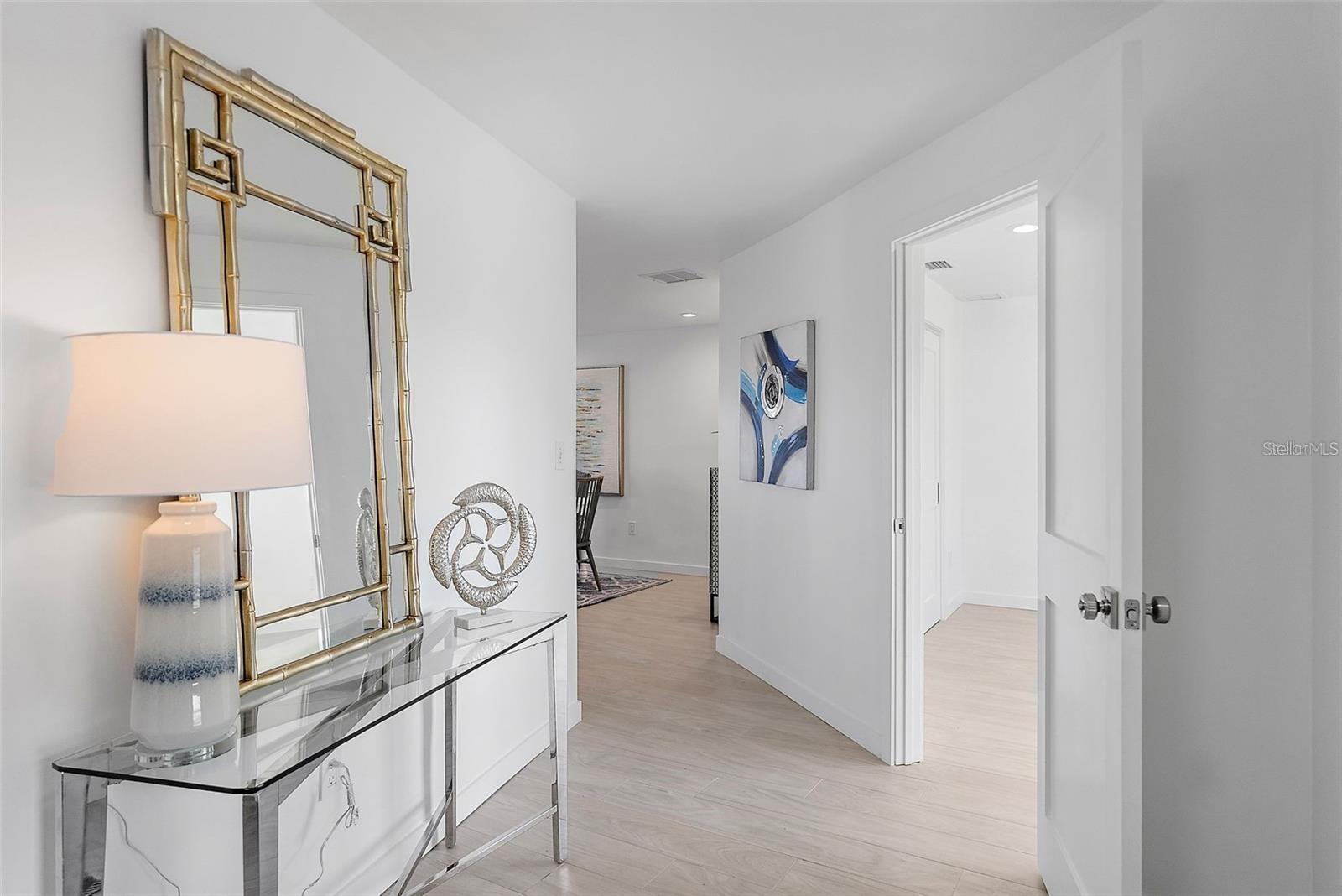 Listing photo id 2 for 1984 Kansas Avenue Ne