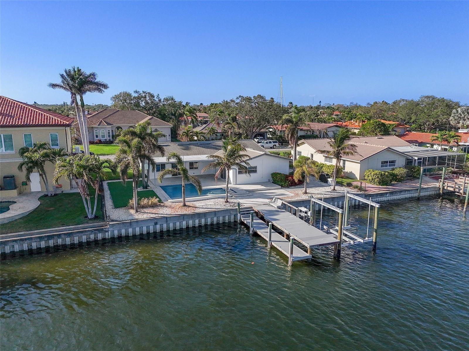 Listing photo id 40 for 1984 Kansas Avenue Ne