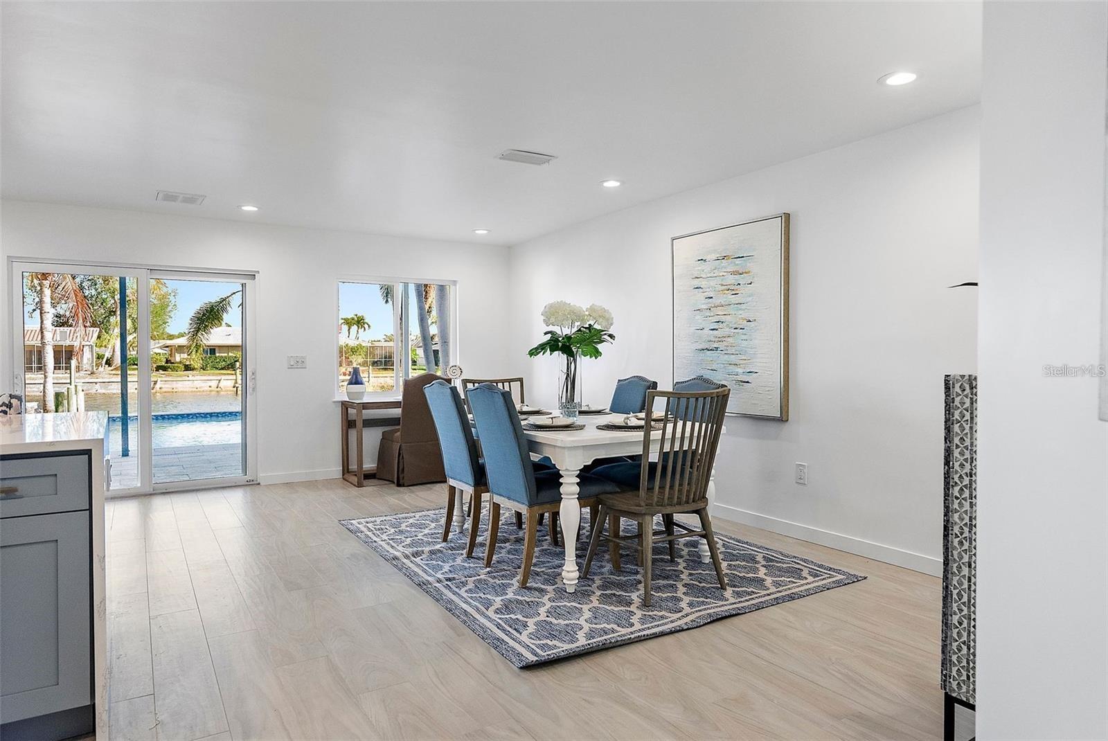 Listing photo id 3 for 1984 Kansas Avenue Ne