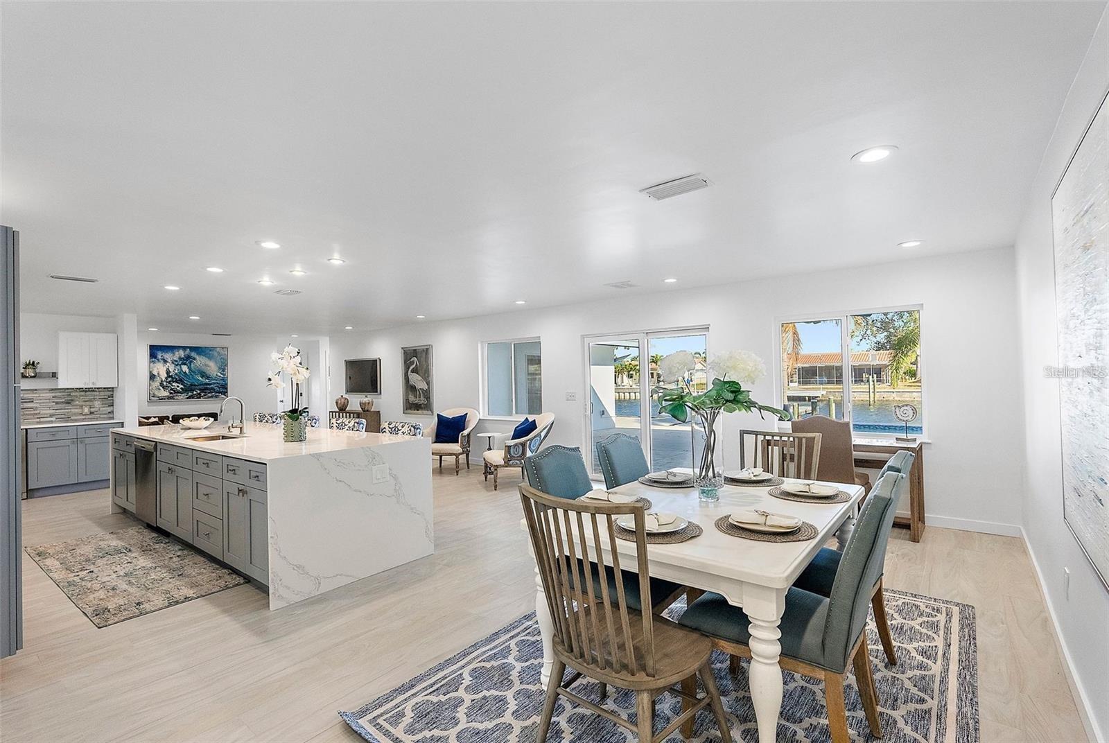 Listing photo id 4 for 1984 Kansas Avenue Ne