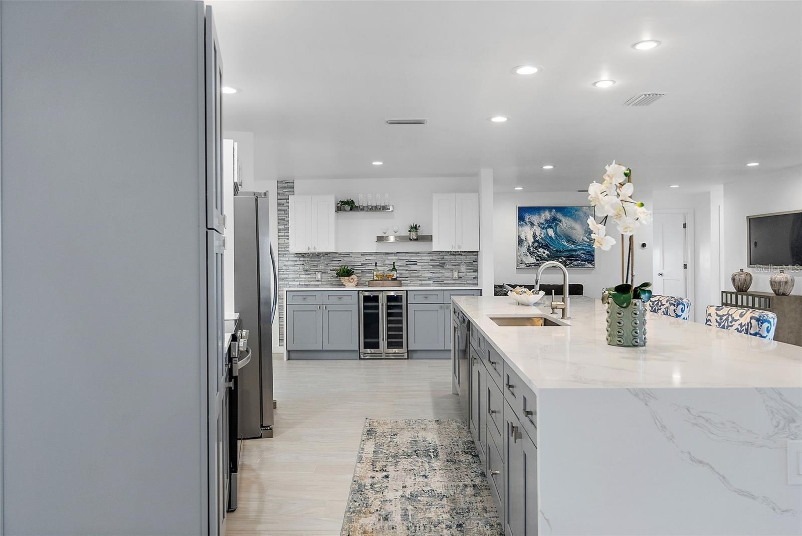 Listing photo id 6 for 1984 Kansas Avenue Ne