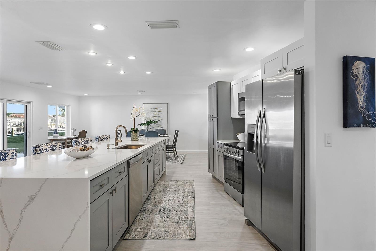 Listing photo id 7 for 1984 Kansas Avenue Ne