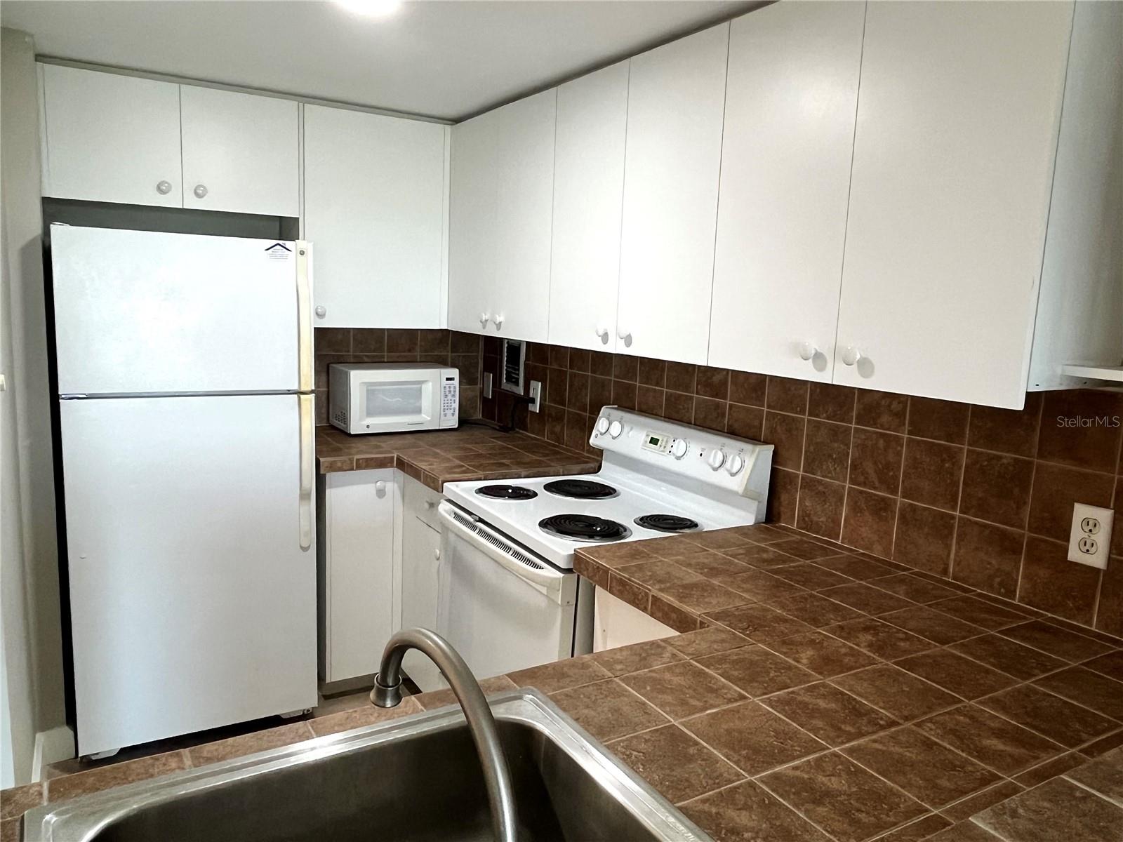 Image 11 of 63 For 880 Mandalay Avenue C512