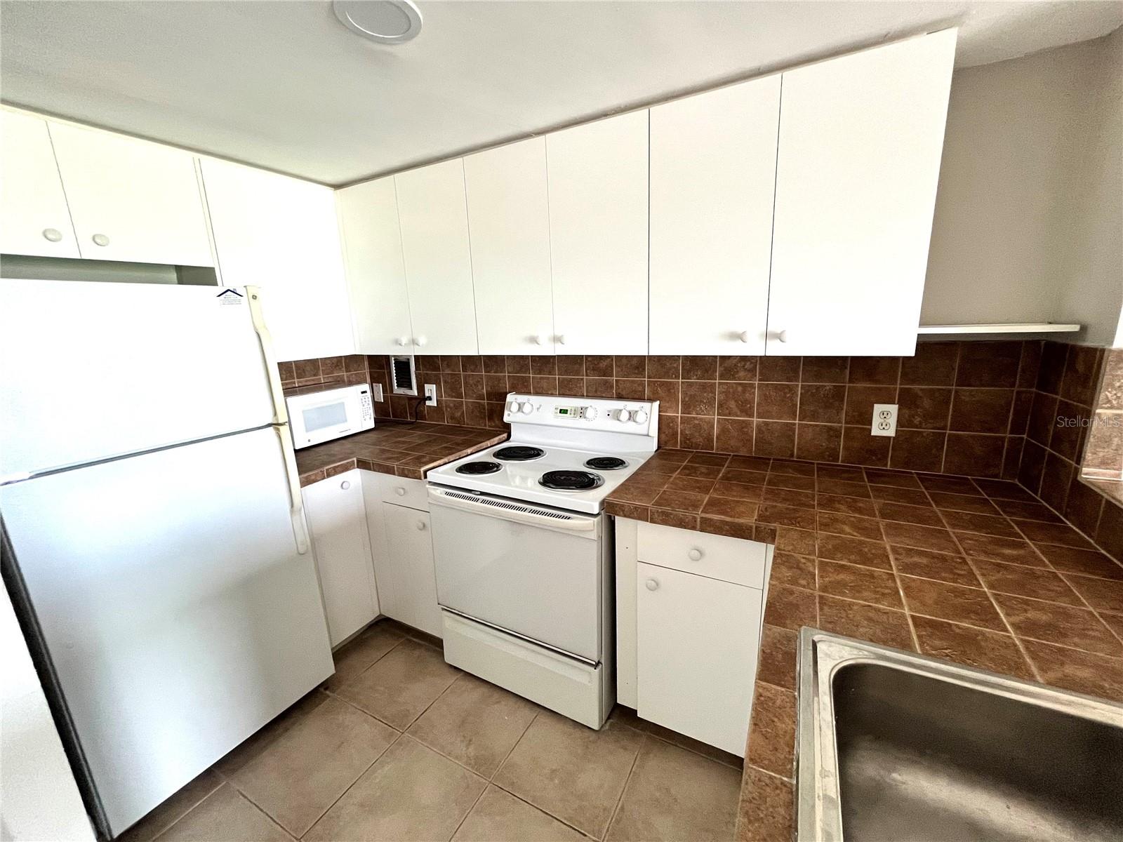 Image 12 of 63 For 880 Mandalay Avenue C512