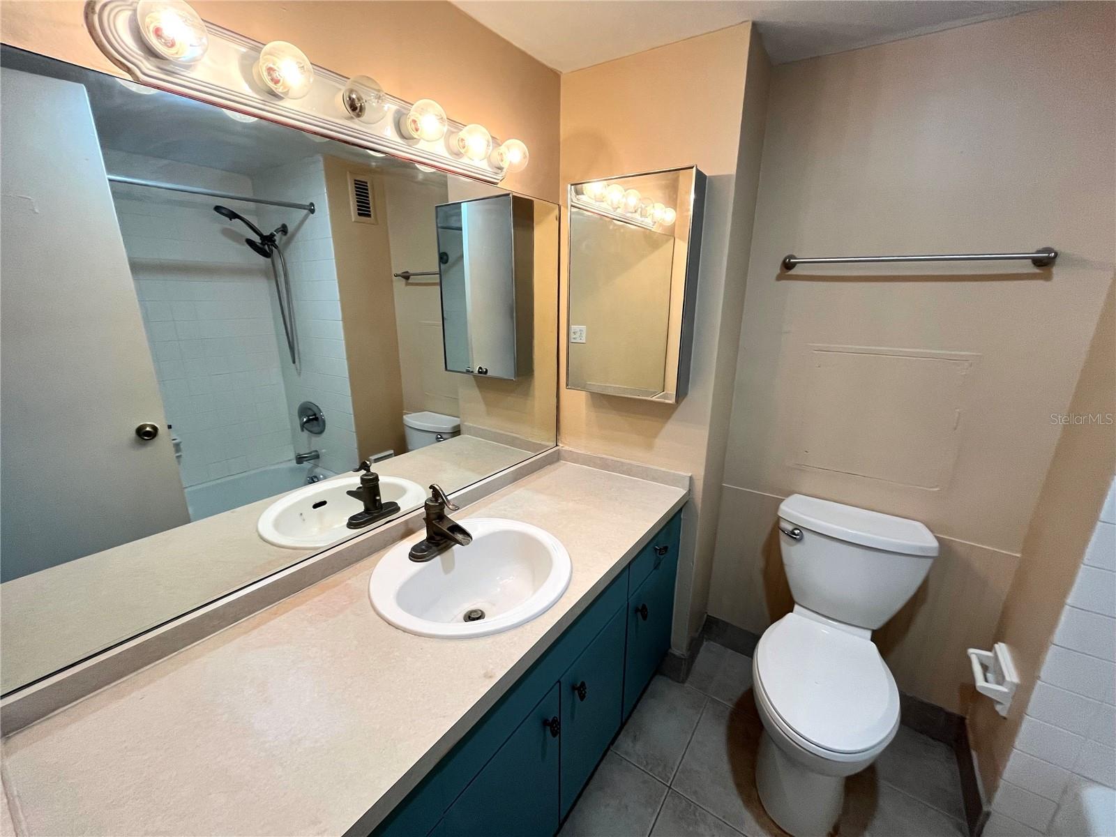 Image 24 of 63 For 880 Mandalay Avenue C512