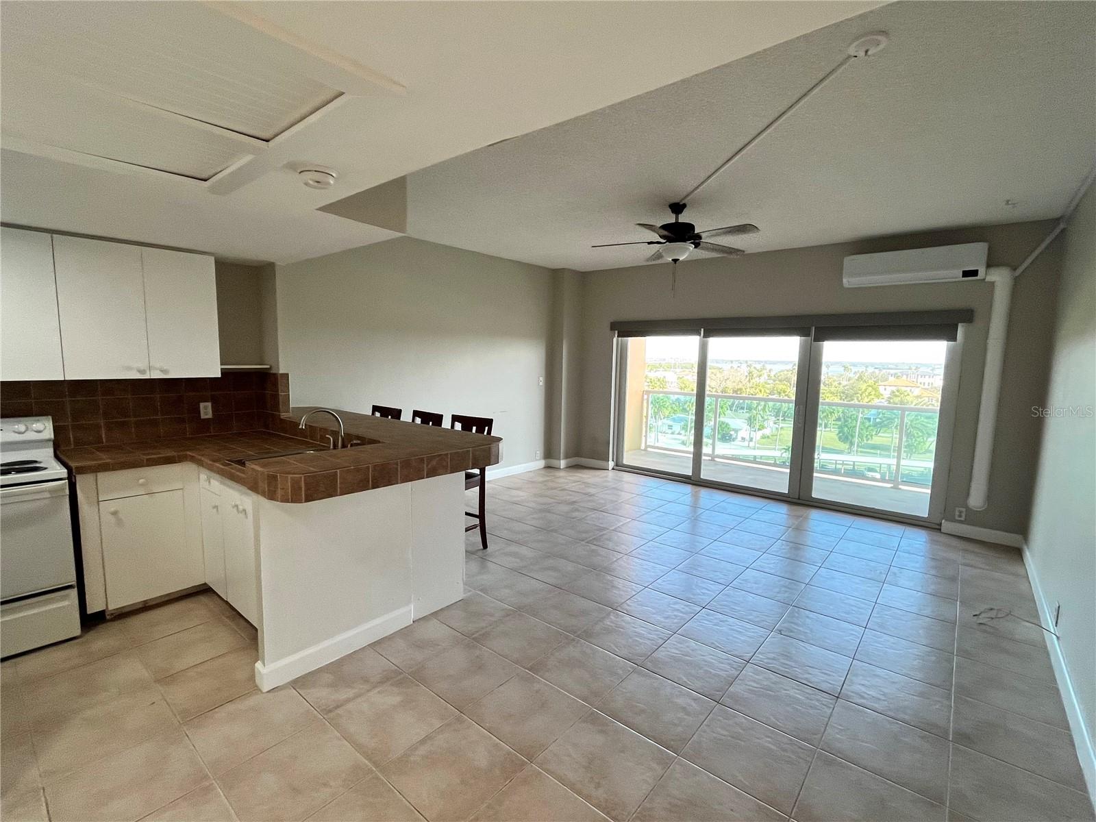 Image 4 of 63 For 880 Mandalay Avenue C512