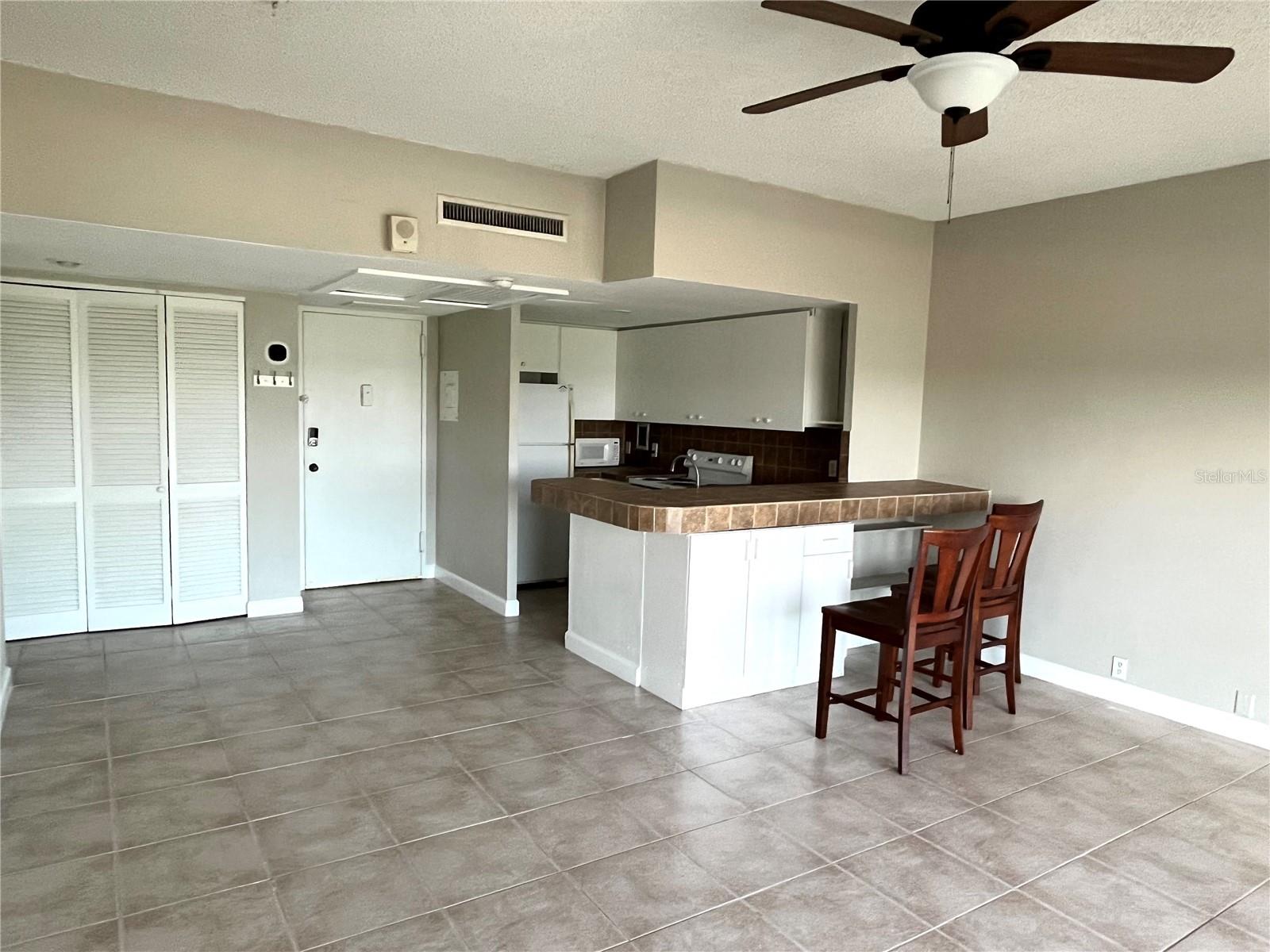 Image 7 of 63 For 880 Mandalay Avenue C512