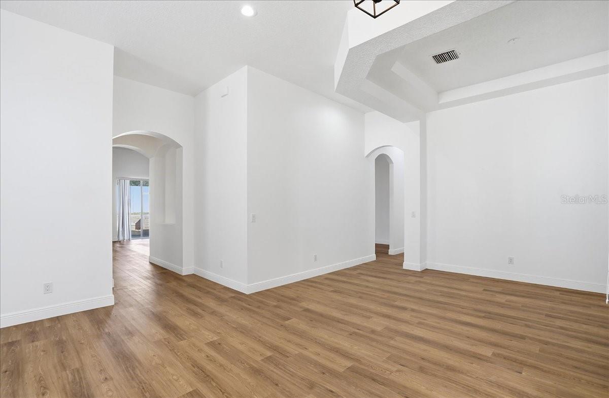 Image 18 of 33 For 9404 Laurel Ledge Drive