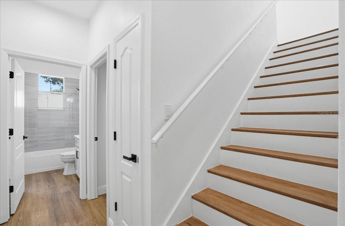 Image 23 of 33 For 9404 Laurel Ledge Drive