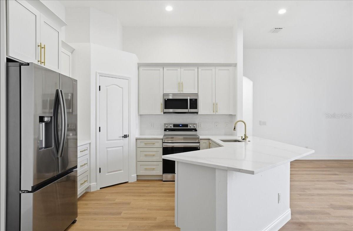 Image 8 of 33 For 9404 Laurel Ledge Drive