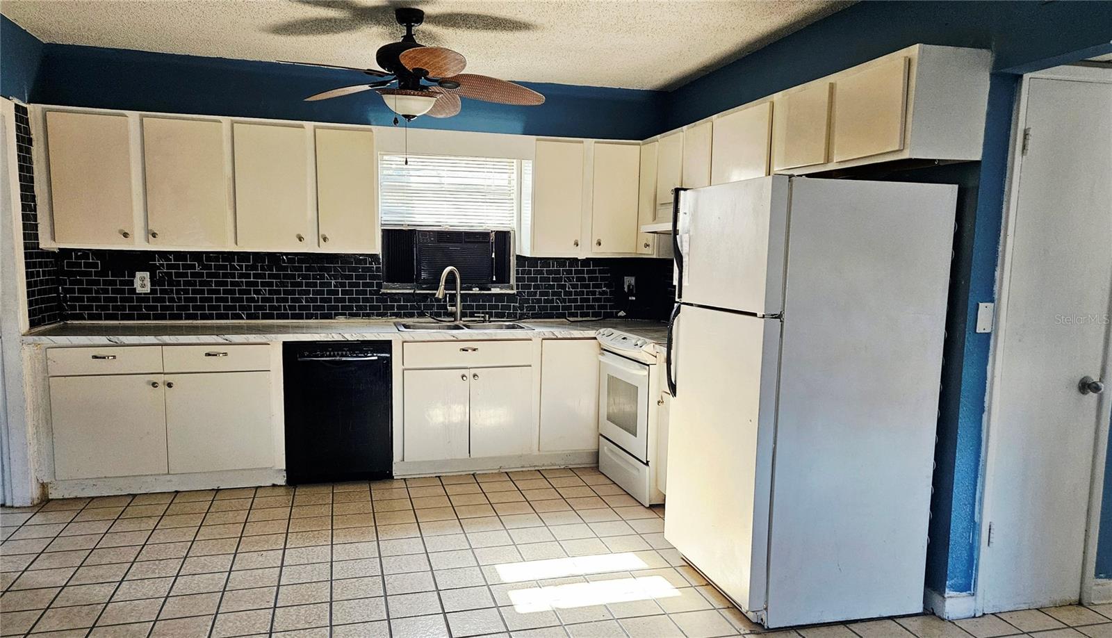 Image 4 of 9 For 161 Holland Road