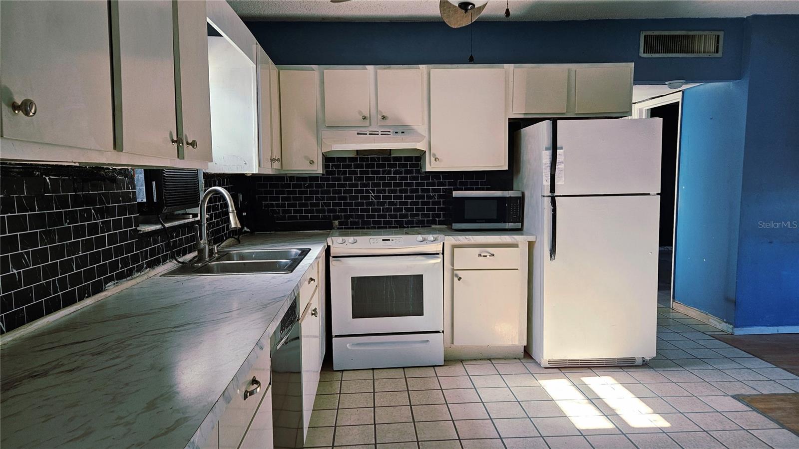 Image 5 of 9 For 161 Holland Road