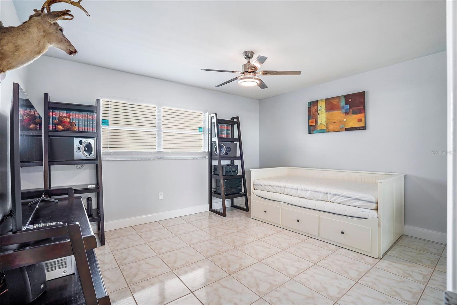 Image 27 of 43 For 1819 Shore Drive S 318