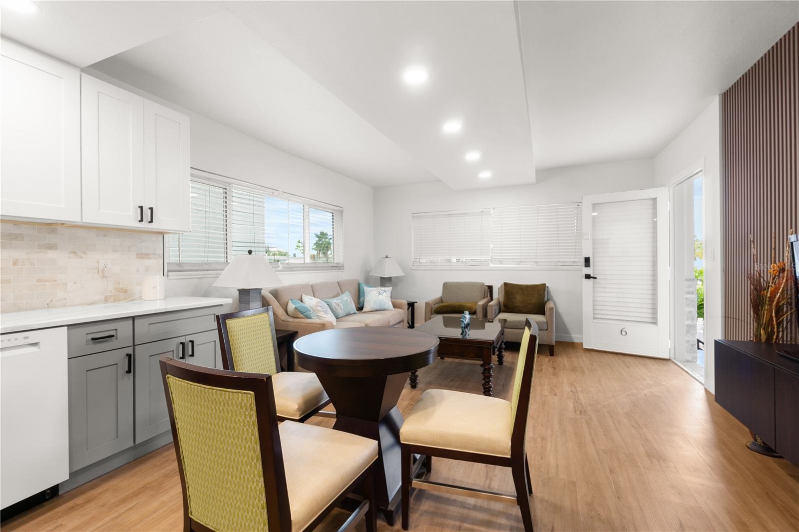 Image 4 of 32 For 3675 Gulf Boulevard 6