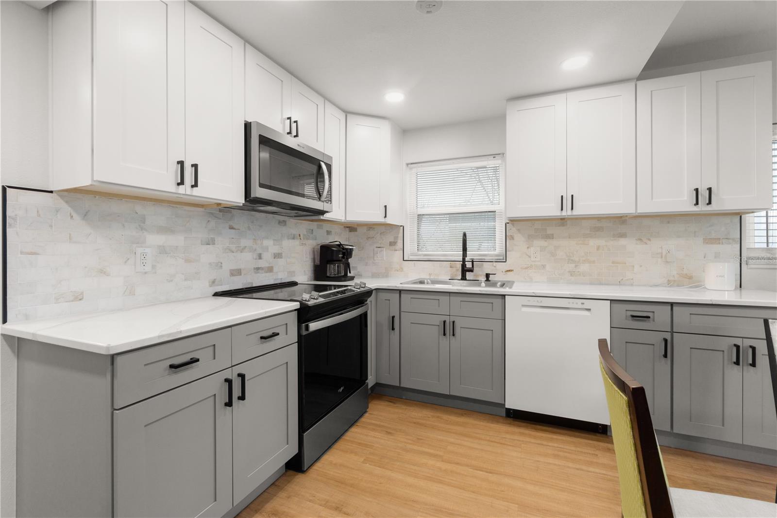 Image 7 of 32 For 3675 Gulf Boulevard 6