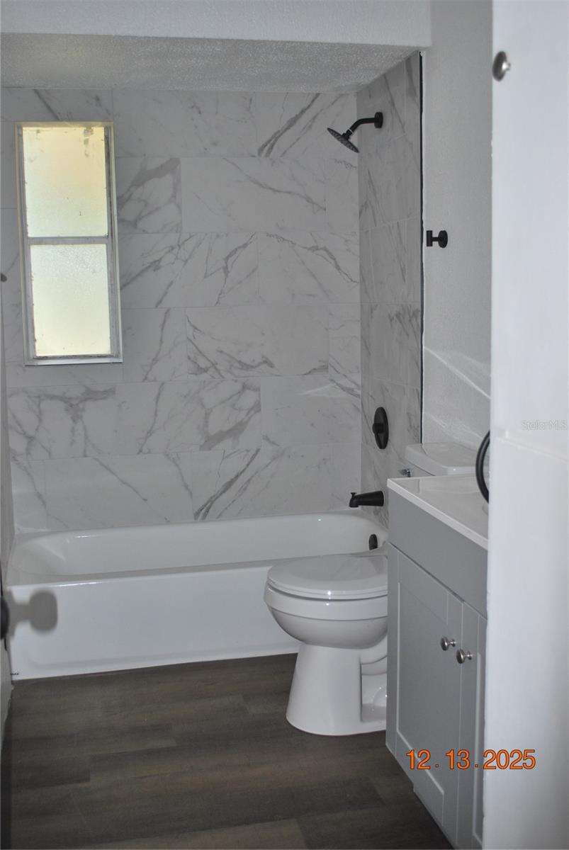 Image 3 of 12 For 902 25th Street Nw