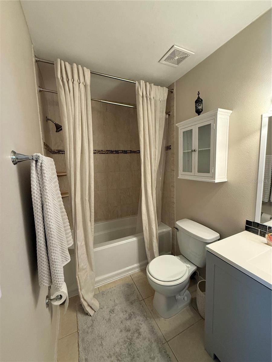 Image 16 of 23 For 10053 Lake Oak Circle