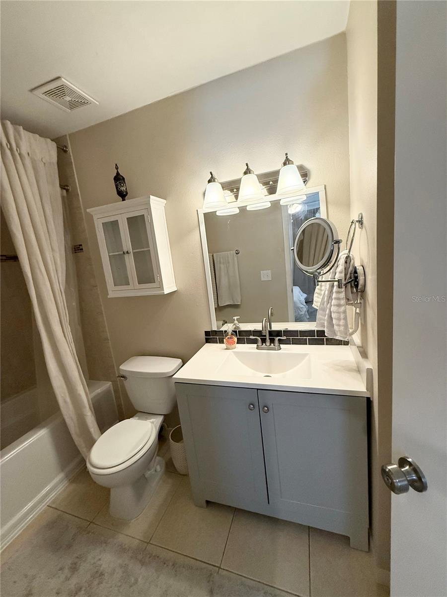 Image 17 of 23 For 10053 Lake Oak Circle