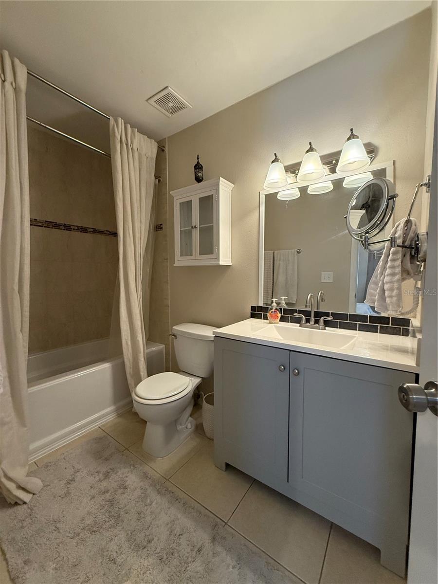 Image 18 of 23 For 10053 Lake Oak Circle