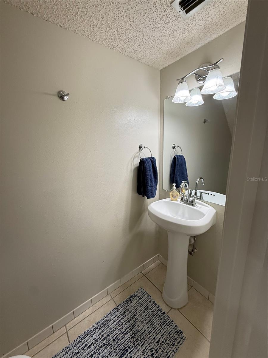 Image 8 of 23 For 10053 Lake Oak Circle