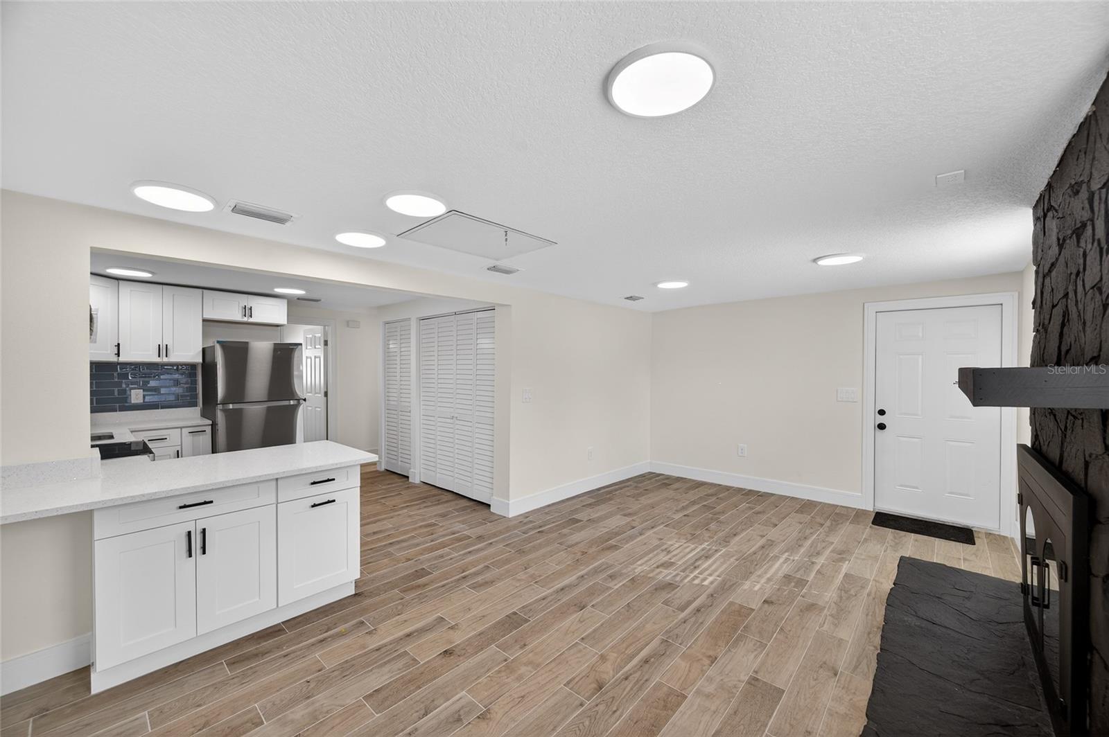 Image 12 of 37 For 17352 Us Highway 41