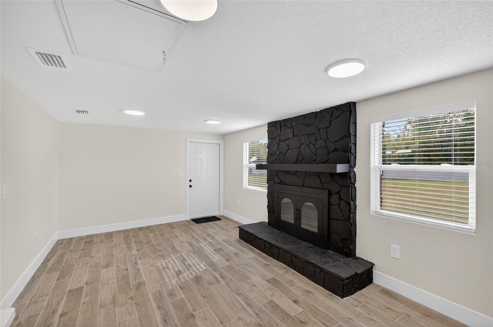 Image 13 of 37 For 17352 Us Highway 41