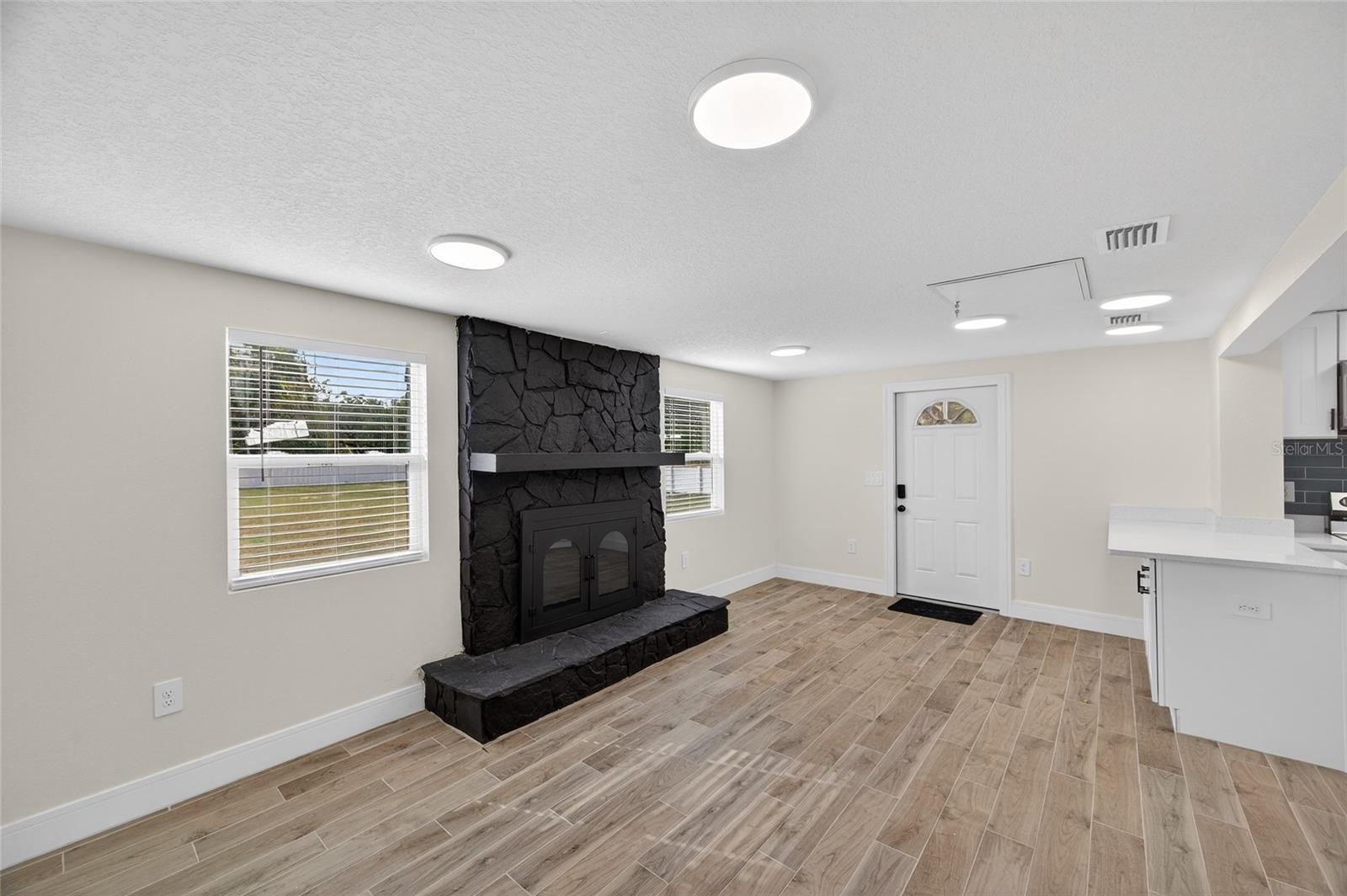 Image 14 of 37 For 17352 Us Highway 41