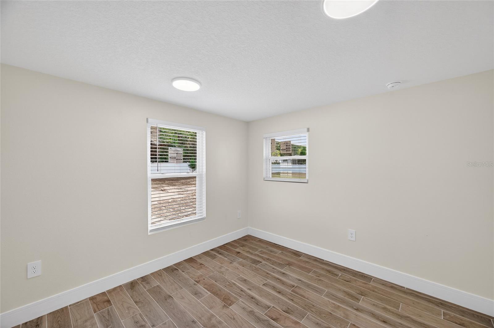 Image 16 of 37 For 17352 Us Highway 41