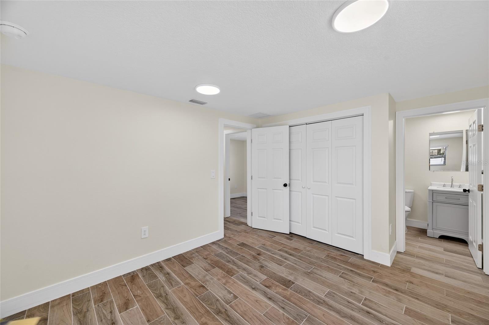 Image 17 of 37 For 17352 Us Highway 41