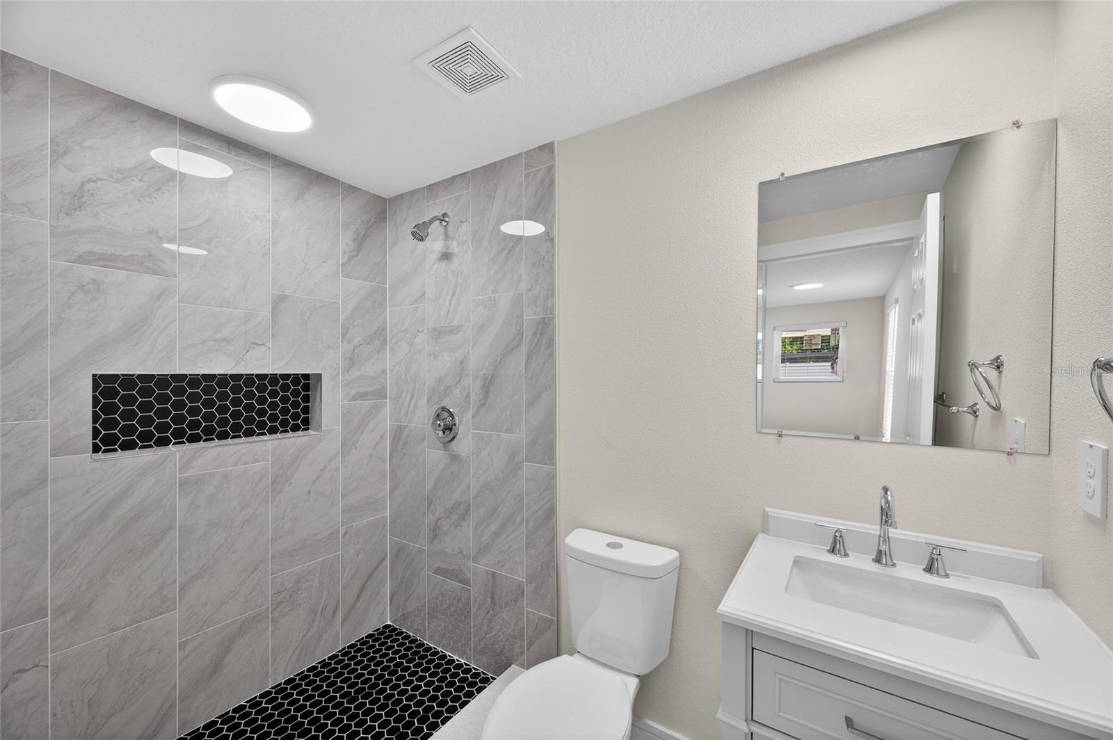 Image 18 of 37 For 17352 Us Highway 41