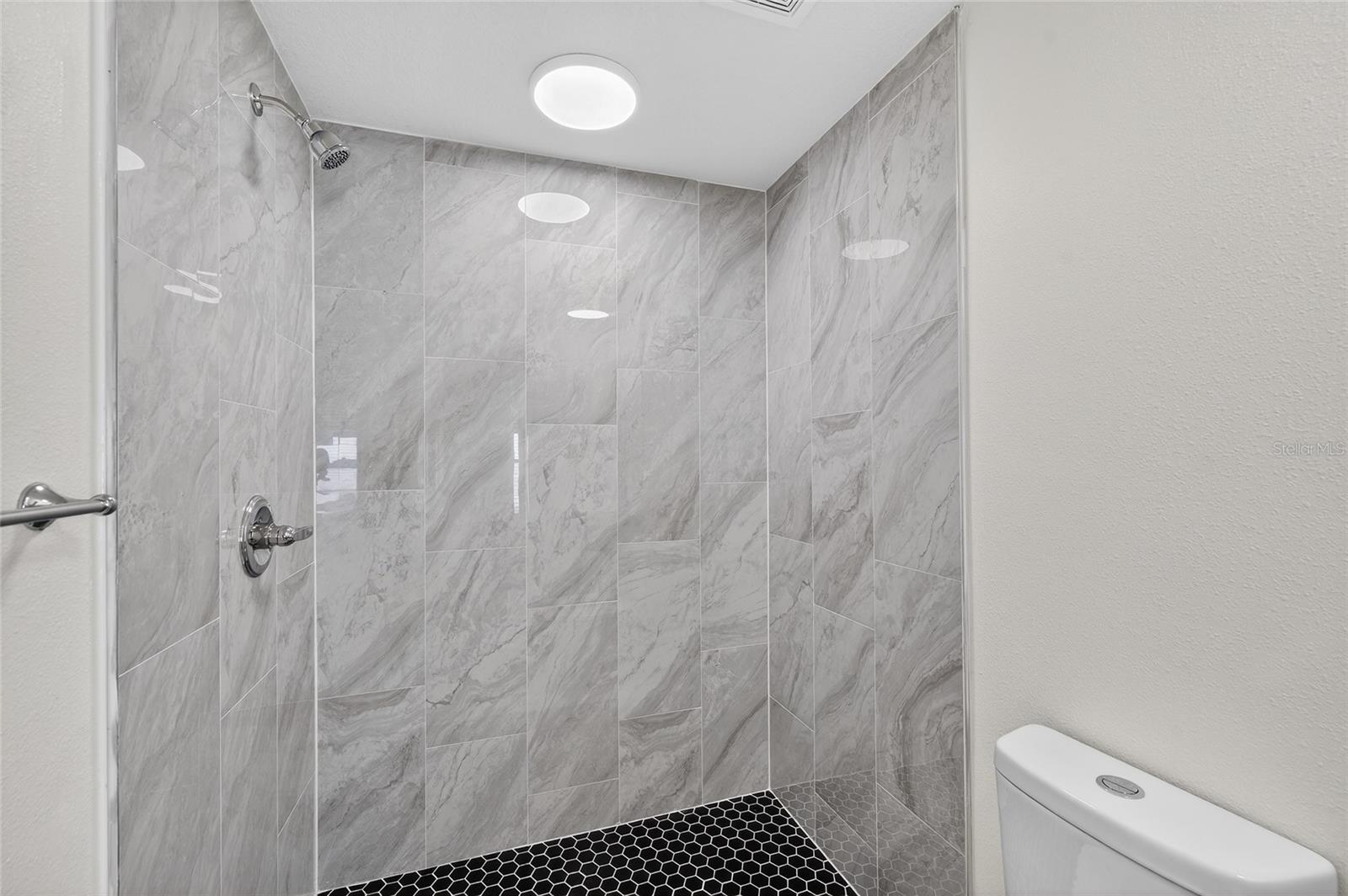 Image 22 of 37 For 17352 Us Highway 41