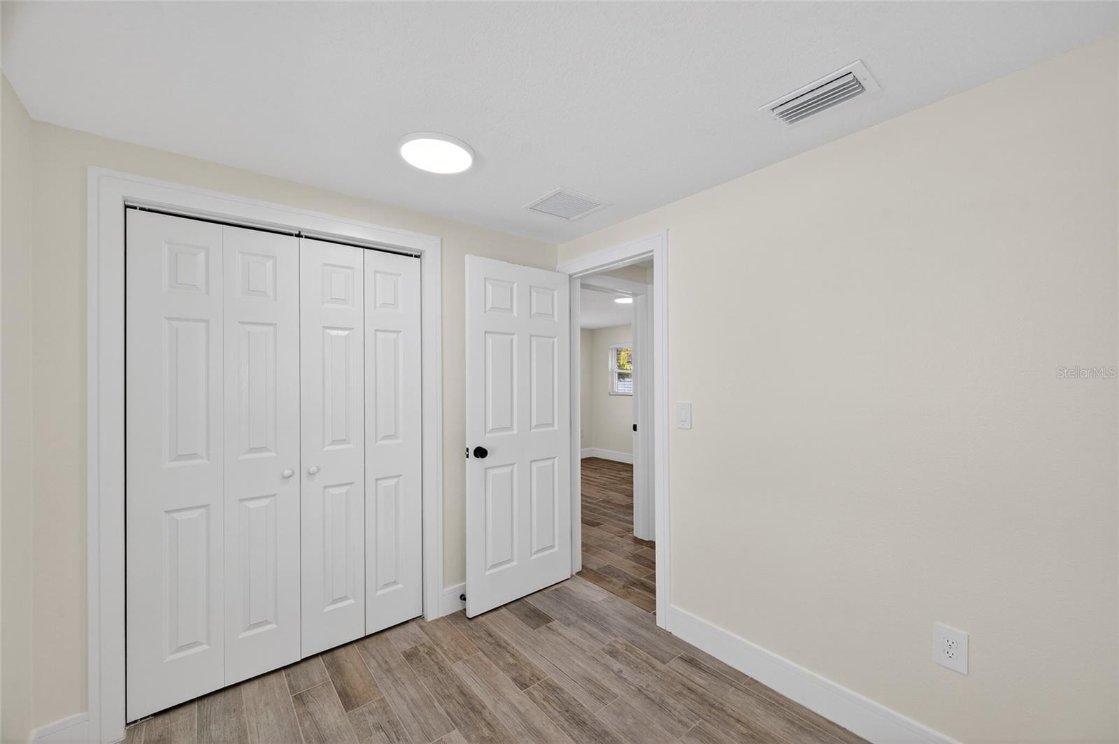 Image 23 of 37 For 17352 Us Highway 41