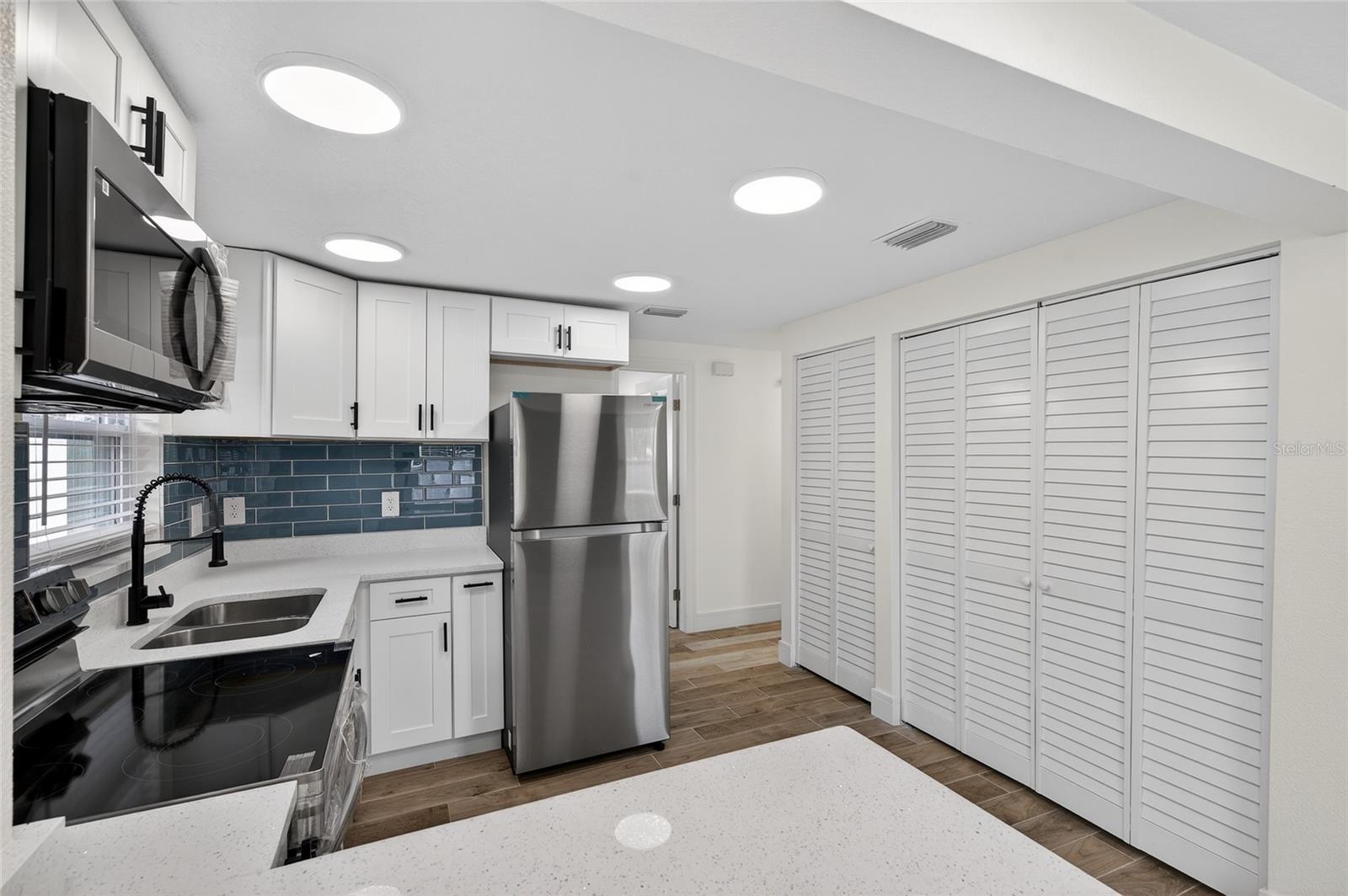 Image 7 of 37 For 17352 Us Highway 41