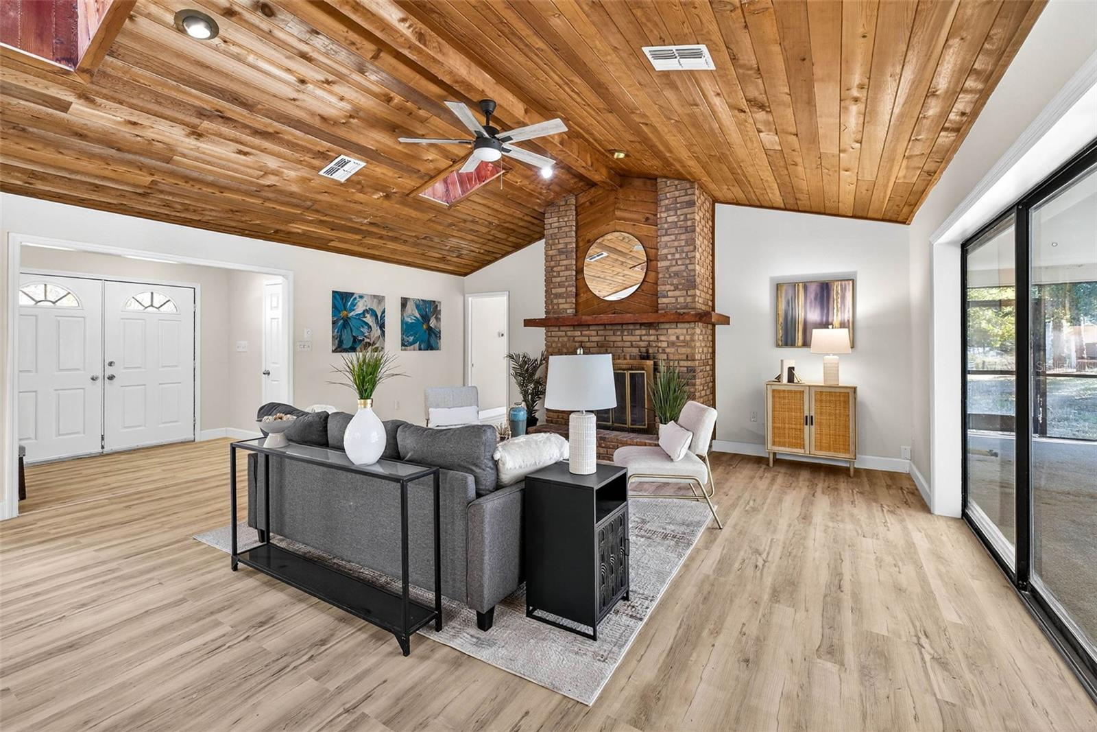 Image 3 of 27 For 14252 Trinity Road