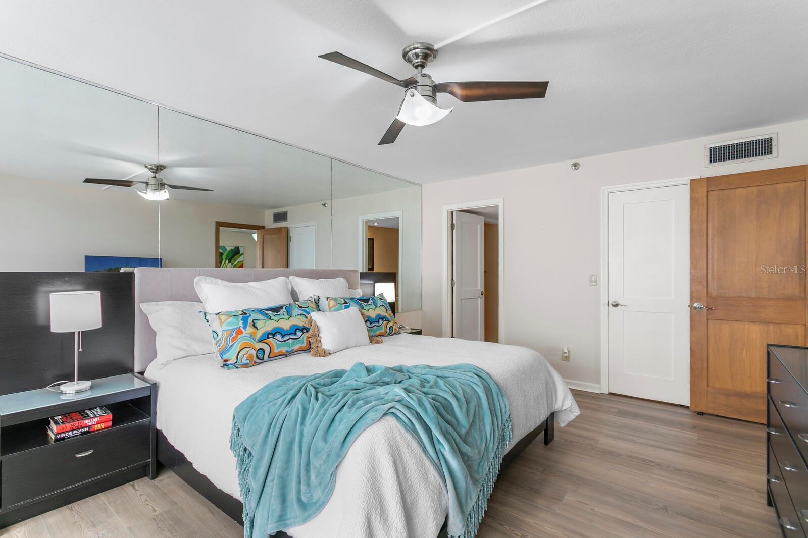 Listing photo id 42 for 17900 Gulf Boulevard 6a