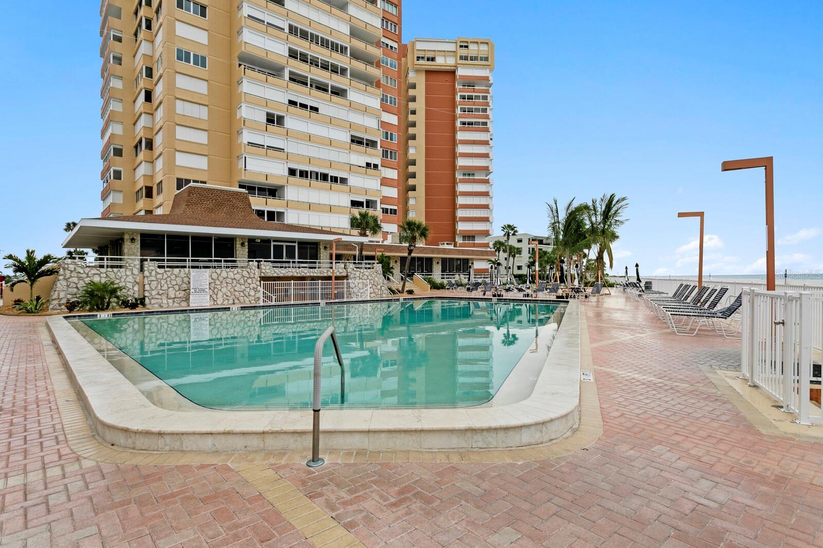 Listing photo id 61 for 17900 Gulf Boulevard 6a