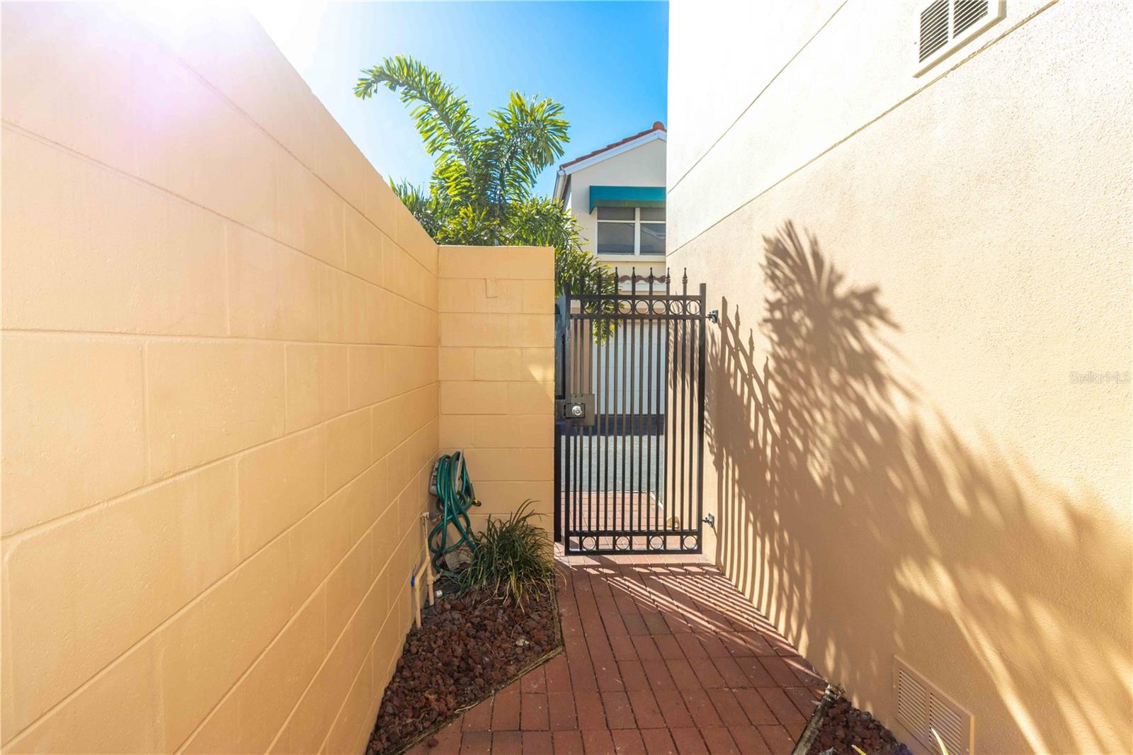 Image 34 of 63 For 824 Padua Lane