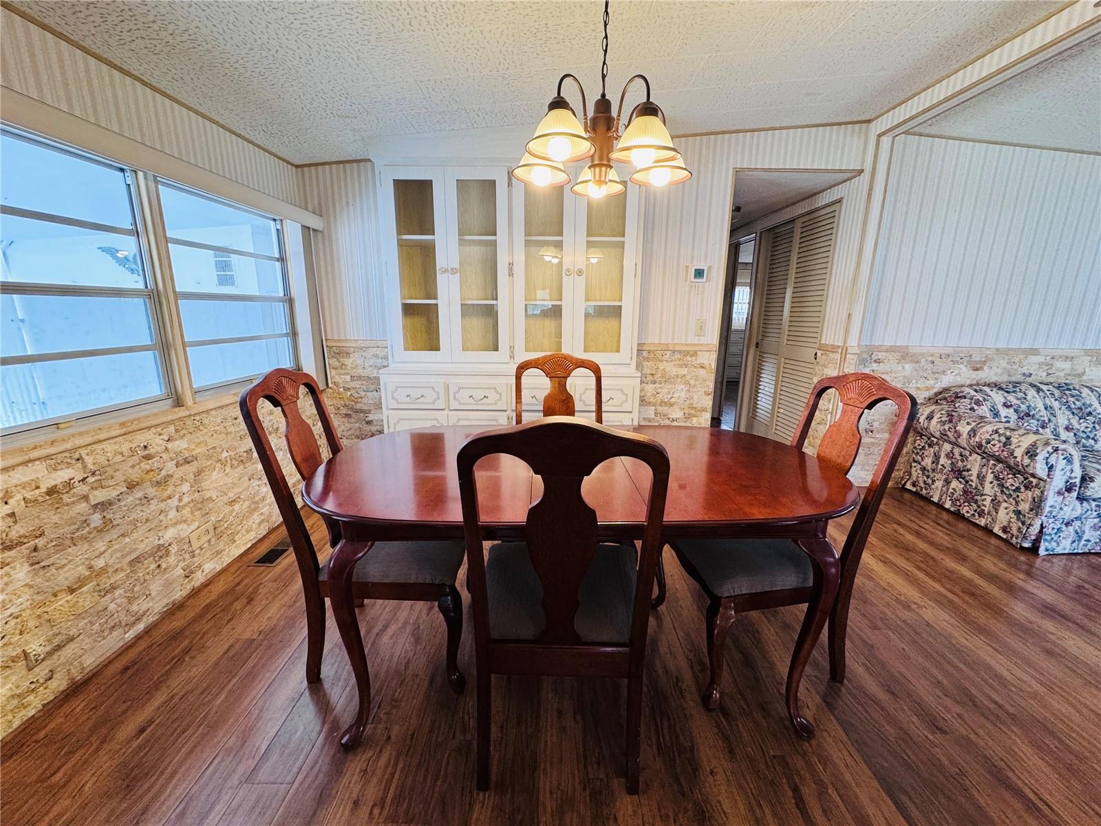 Listing photo id 10 for 2331 Belleair Road 715