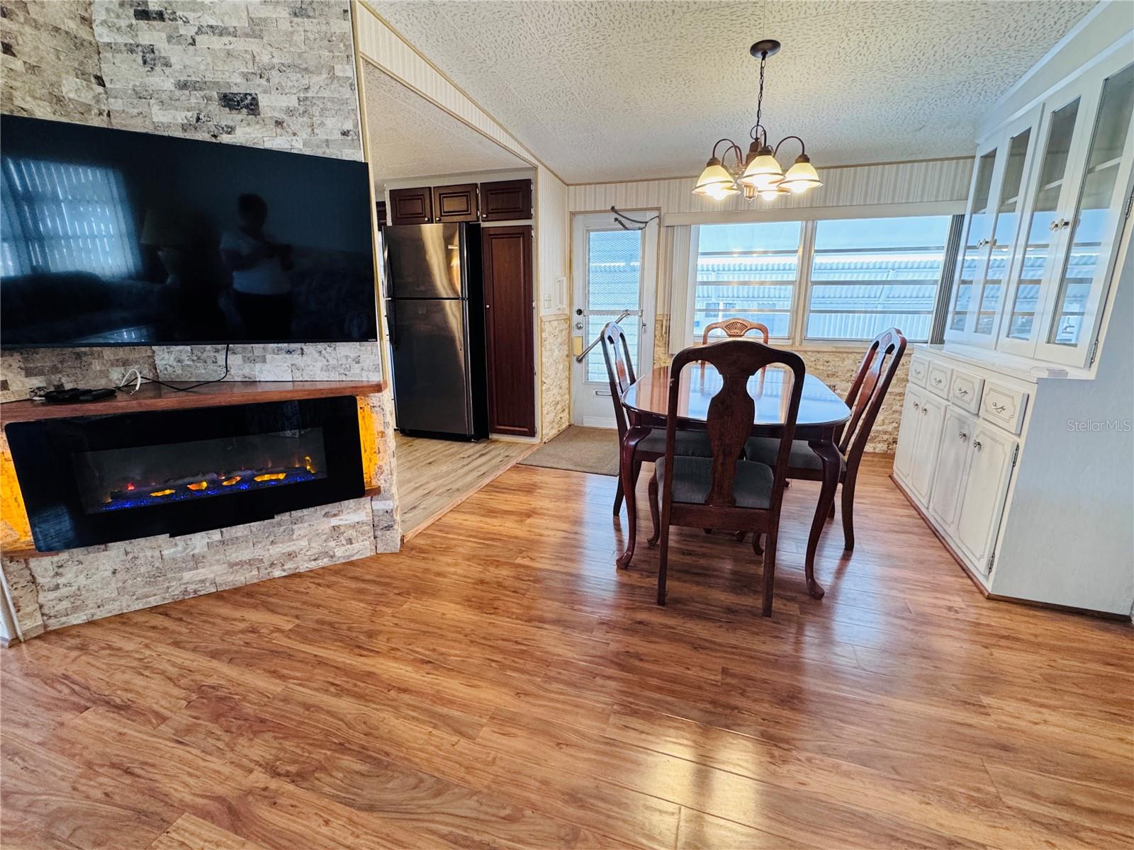 Listing photo id 11 for 2331 Belleair Road 715