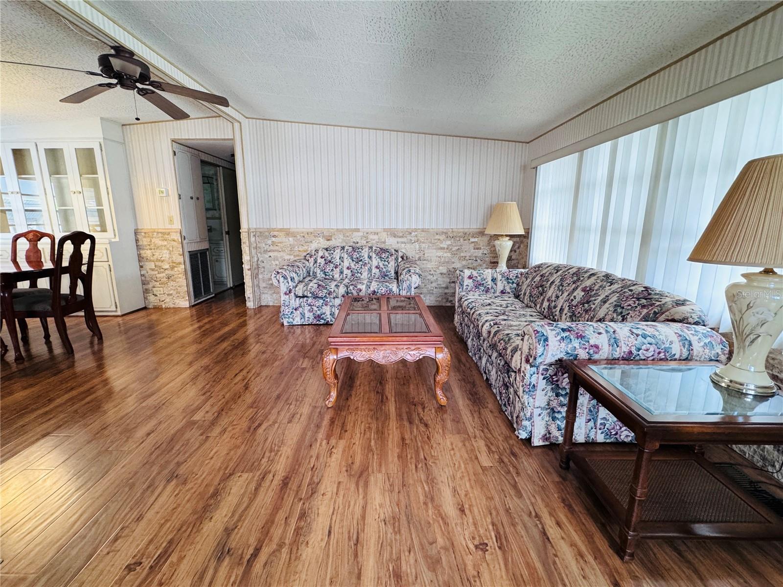 Listing photo id 12 for 2331 Belleair Road 715