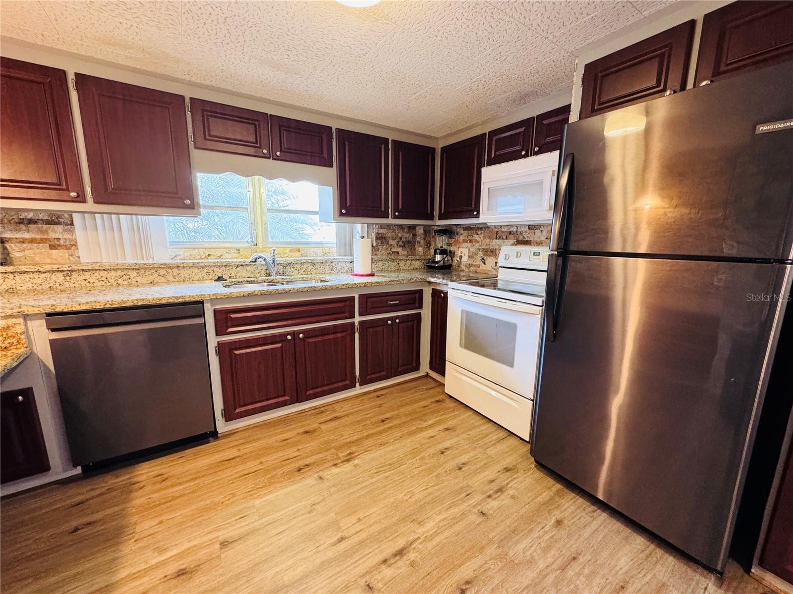 Listing photo id 0 for 2331 Belleair Road 715