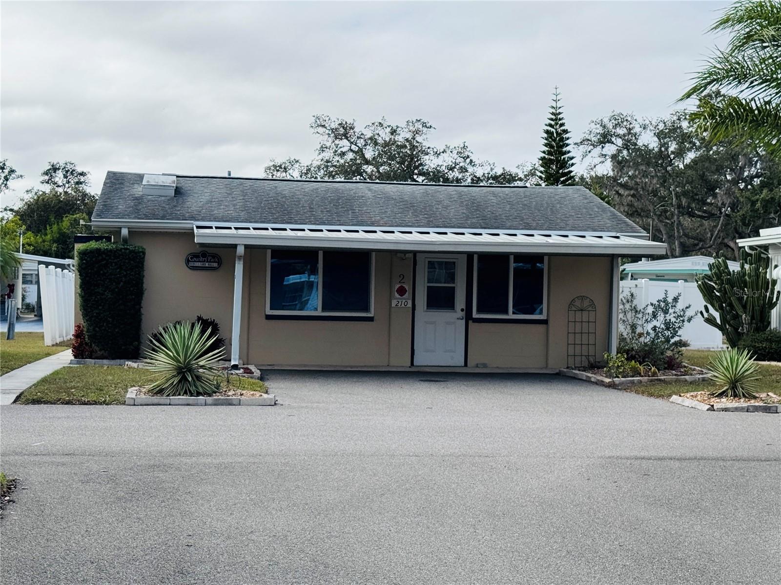 Listing photo id 37 for 2331 Belleair Road 715