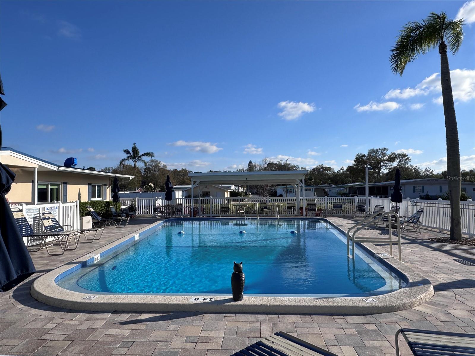Listing photo id 42 for 2331 Belleair Road 715
