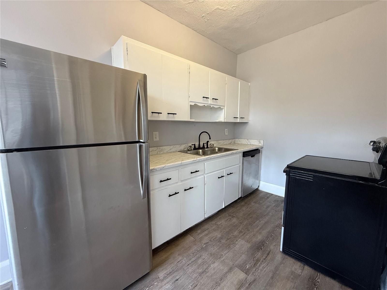 Image 6 of 15 For 730 Central Avenue 7