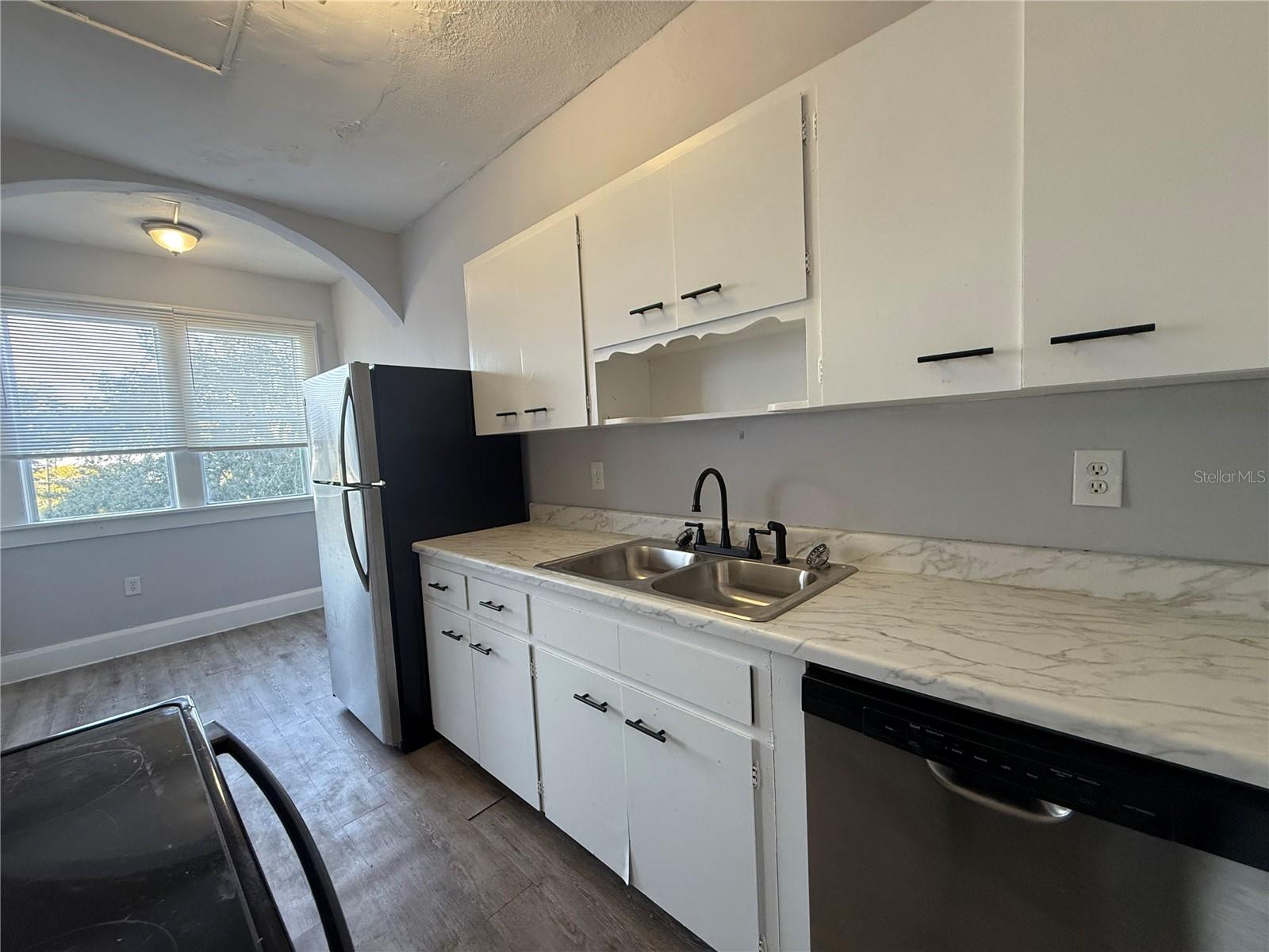 Image 7 of 15 For 730 Central Avenue 7