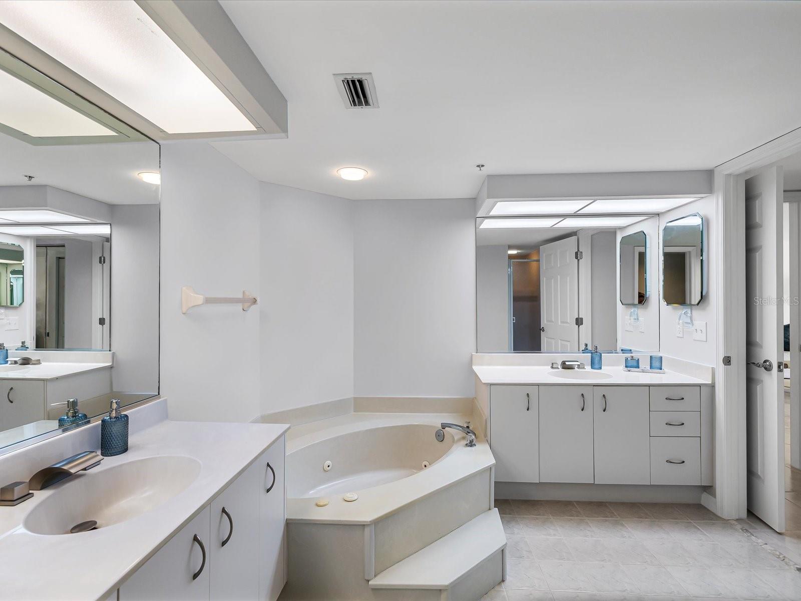 Image 16 of 37 For 6650 Sunset Way 204